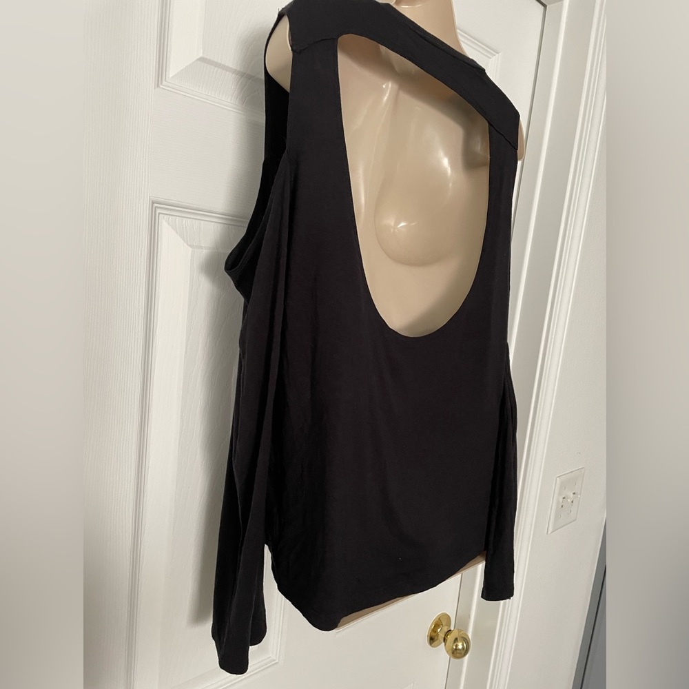 Holiday Cold Shoulder Open Back Top - Picture 4 of 5